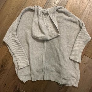 Gray oversized cardiagn